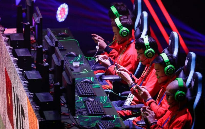 The Global E-sports Market : (BRAG.T), (EGLX.T), (EPY.C), (ESPT.V), (FDM.C), (GAME.C), (GGAM.C), (KIDZ.C)